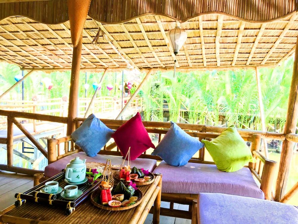 Muca Boutique & 4*