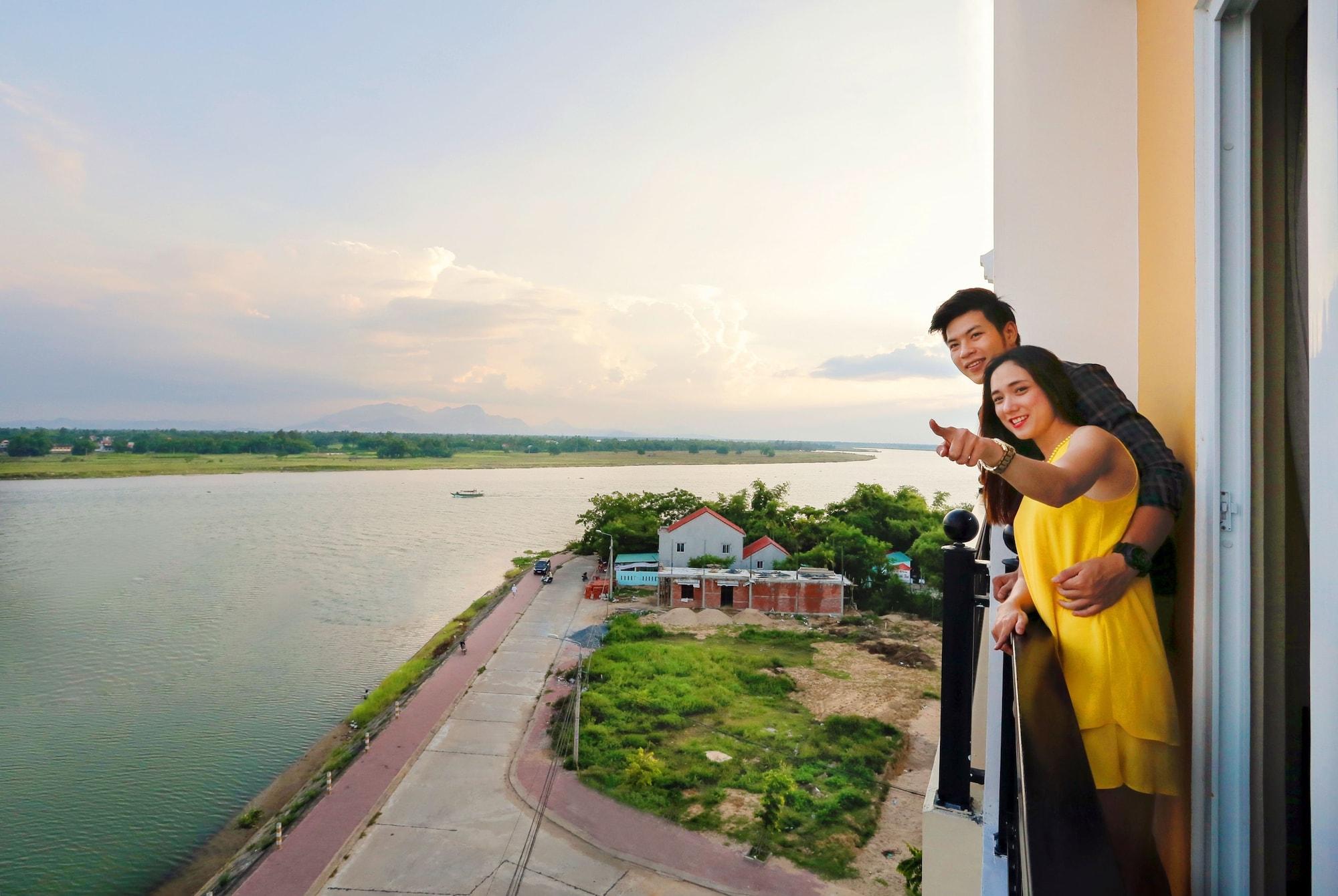 Hotel Royal Riverside & 4*
