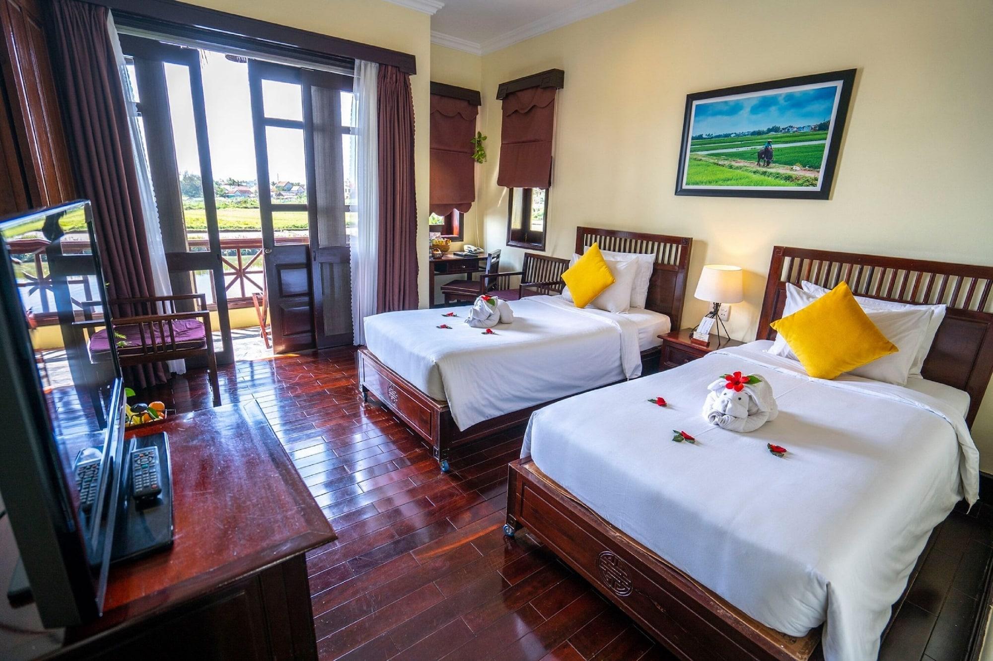 Riverside & Resort 4*