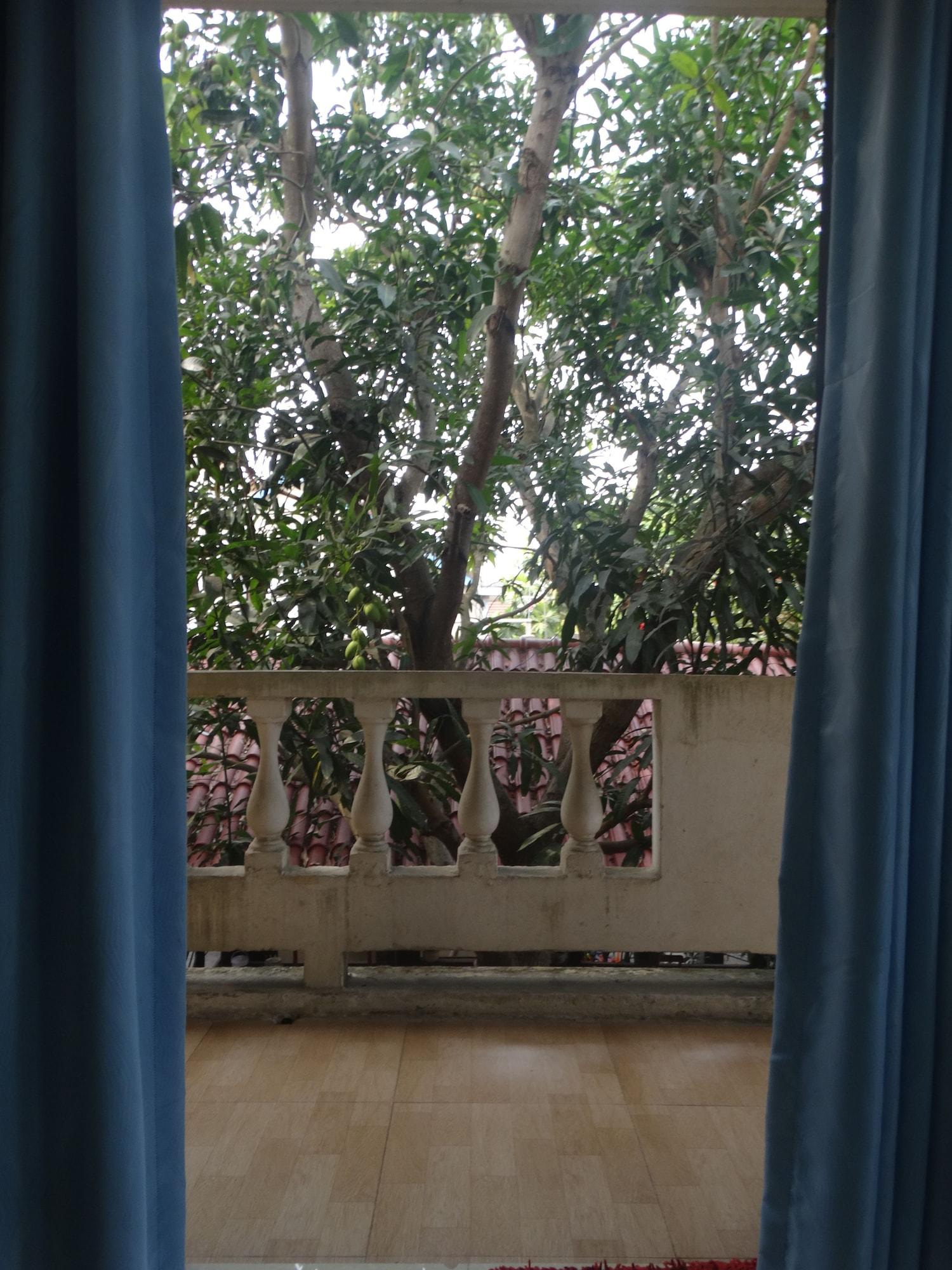 Homestay Yellow House