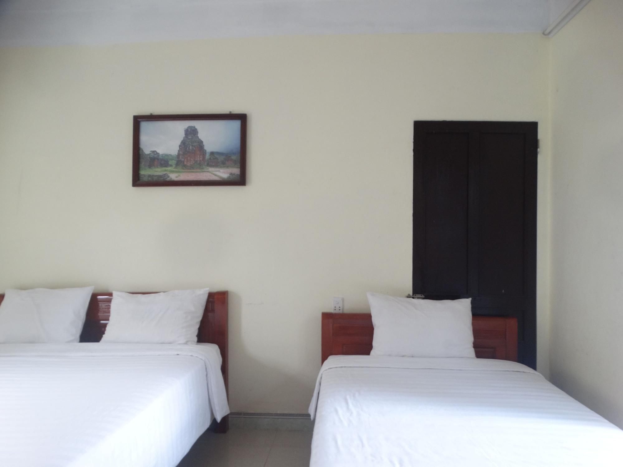 Homestay Yellow House *