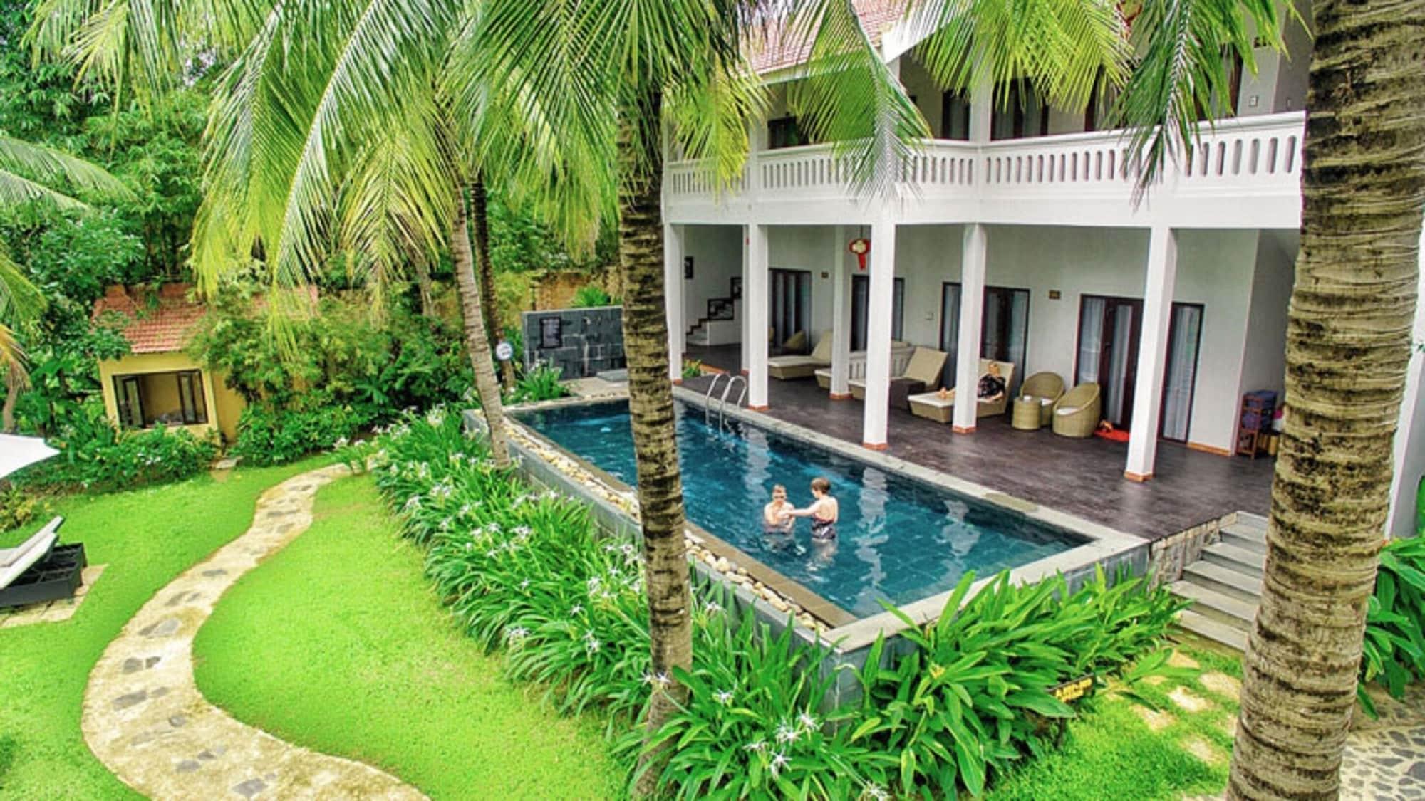 Vinh Hung Riverside & Resort
