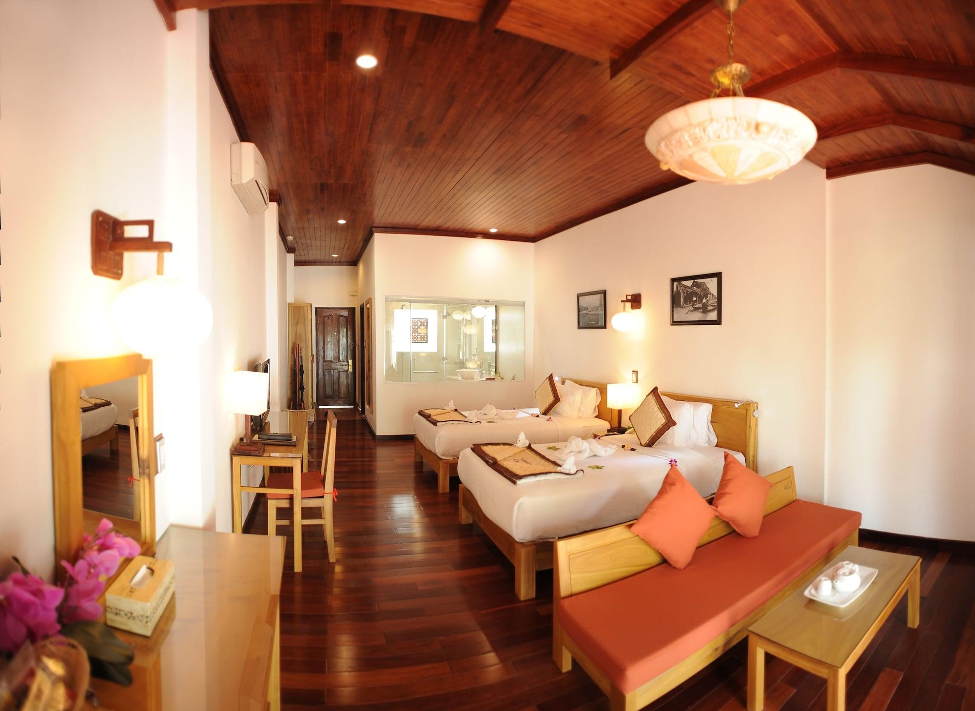 Vinh Hung Riverside & Resort