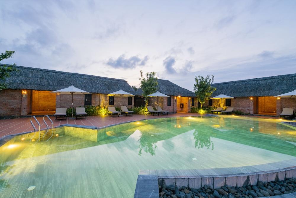 Resort Boutique Cam Thanh 4*