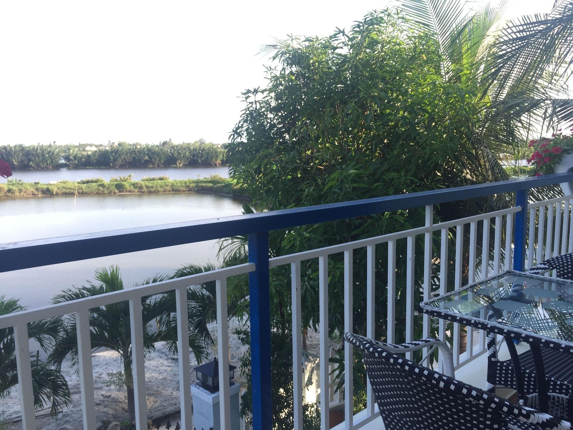 Tra Que Riverside Homestay *