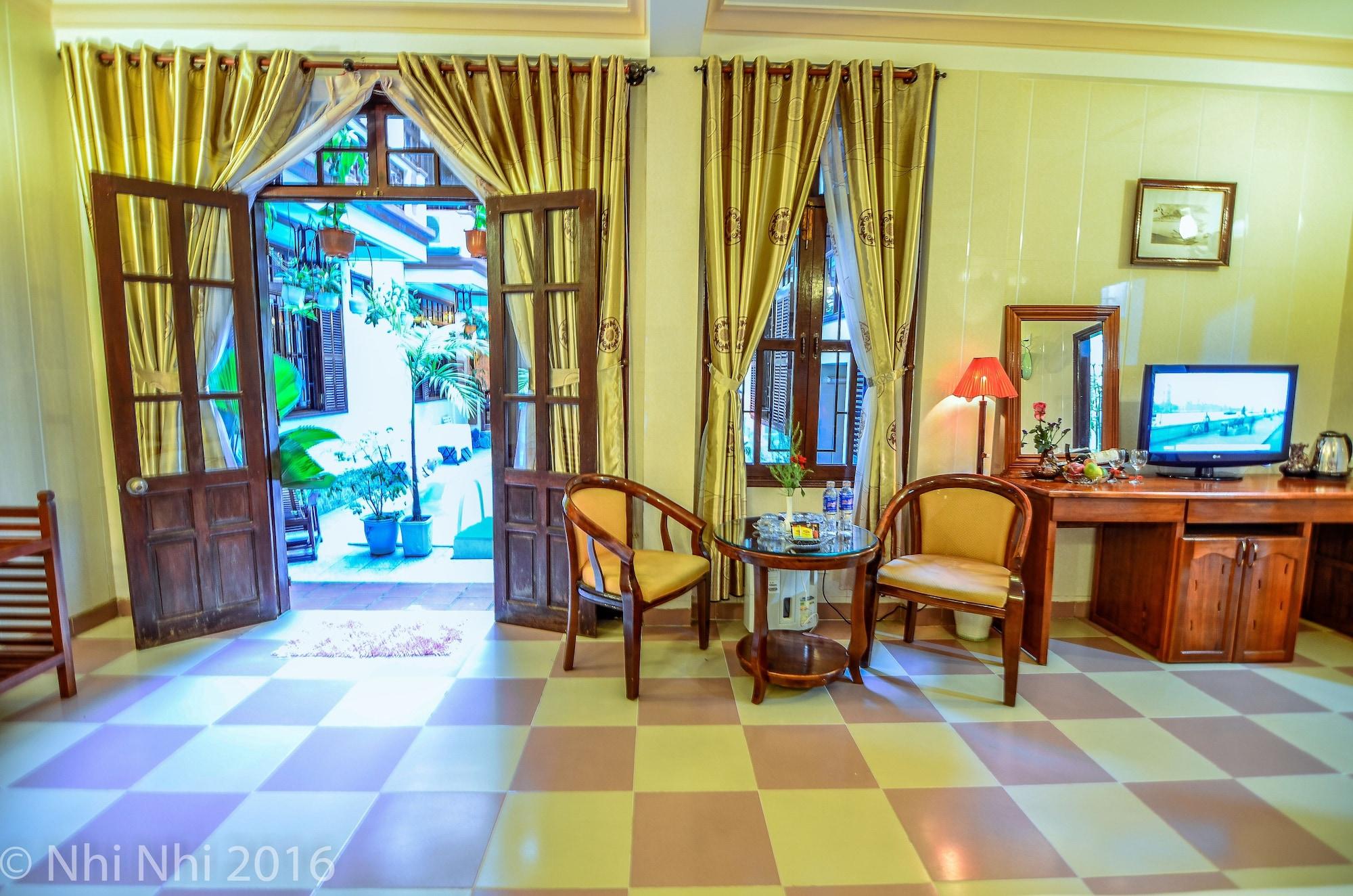 Hotel Nhi Nhi 3*