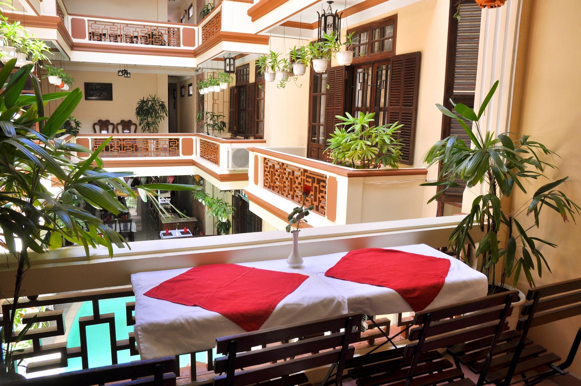 Nhi Nhi Hotel 3*