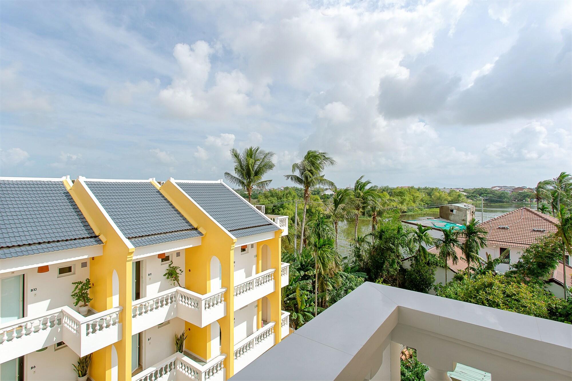 Hotel Aurora Riverside And 4*