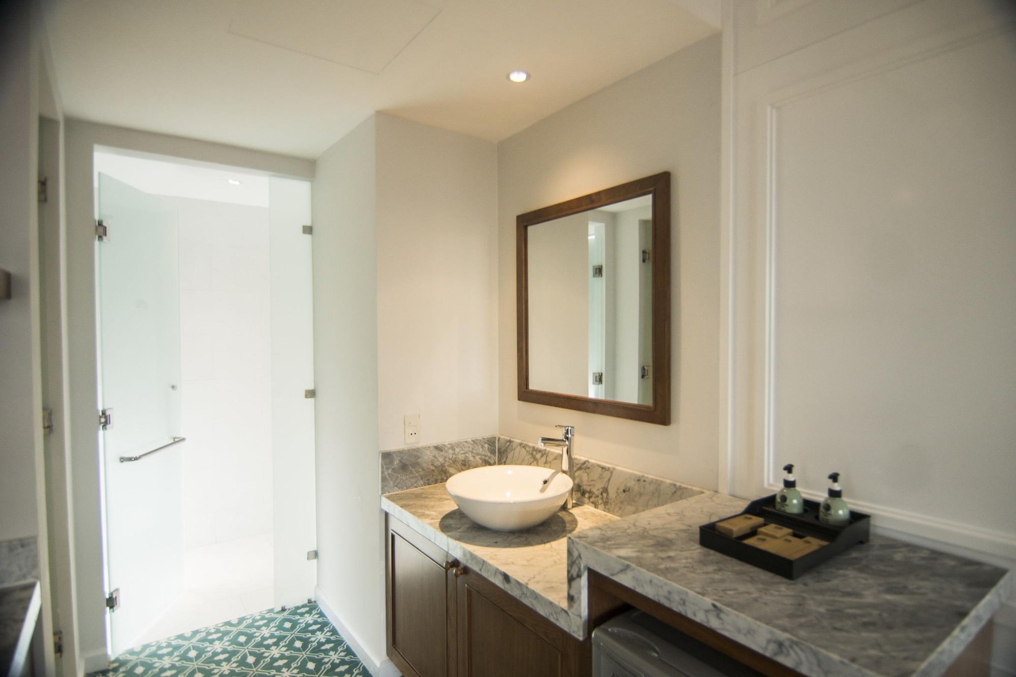 Vinh Hung Old Town Hotel 3*