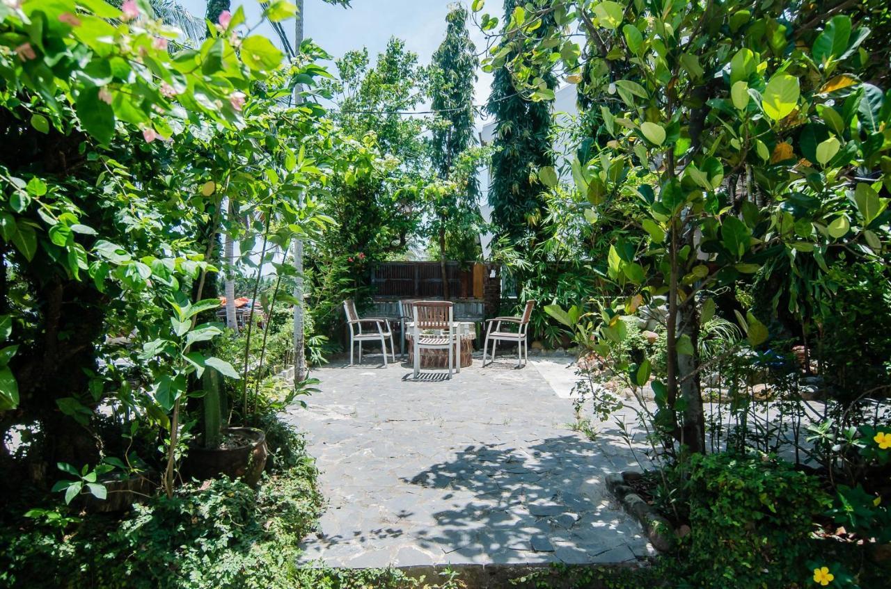 Le Dust * Hoi An