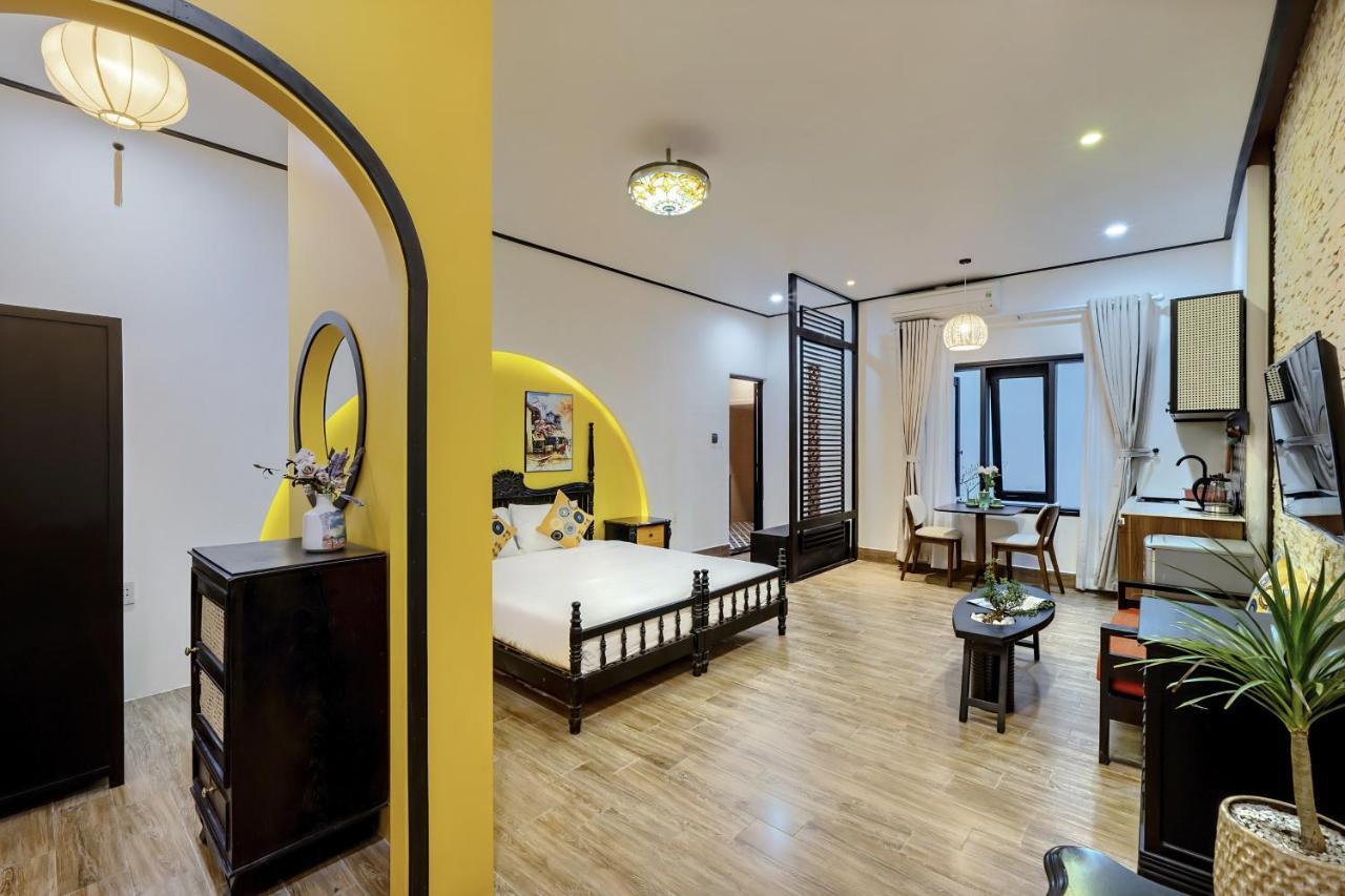 A Little Rosie Apartment *