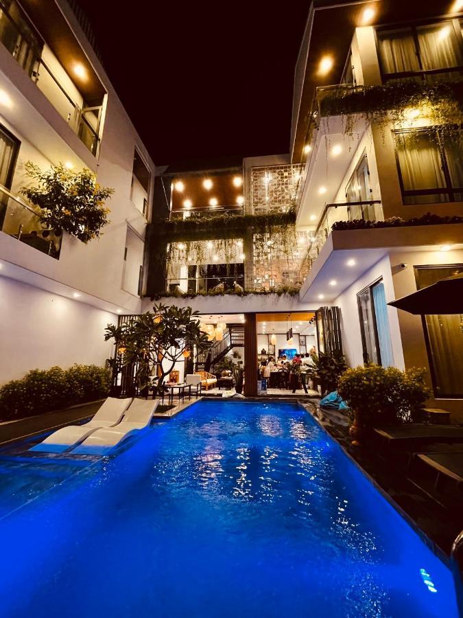 Villa Gravel Pool & *