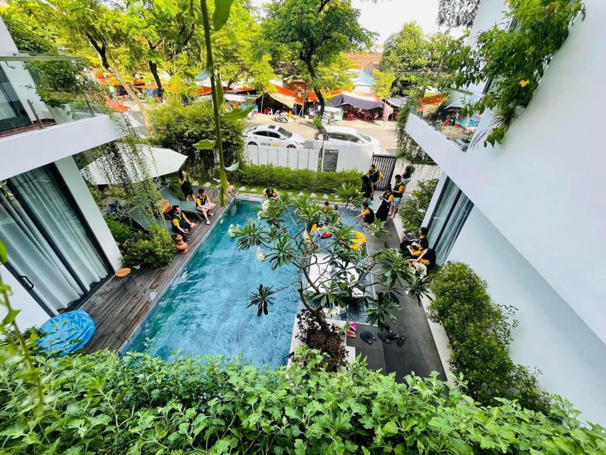 Villa Gravel Pool &