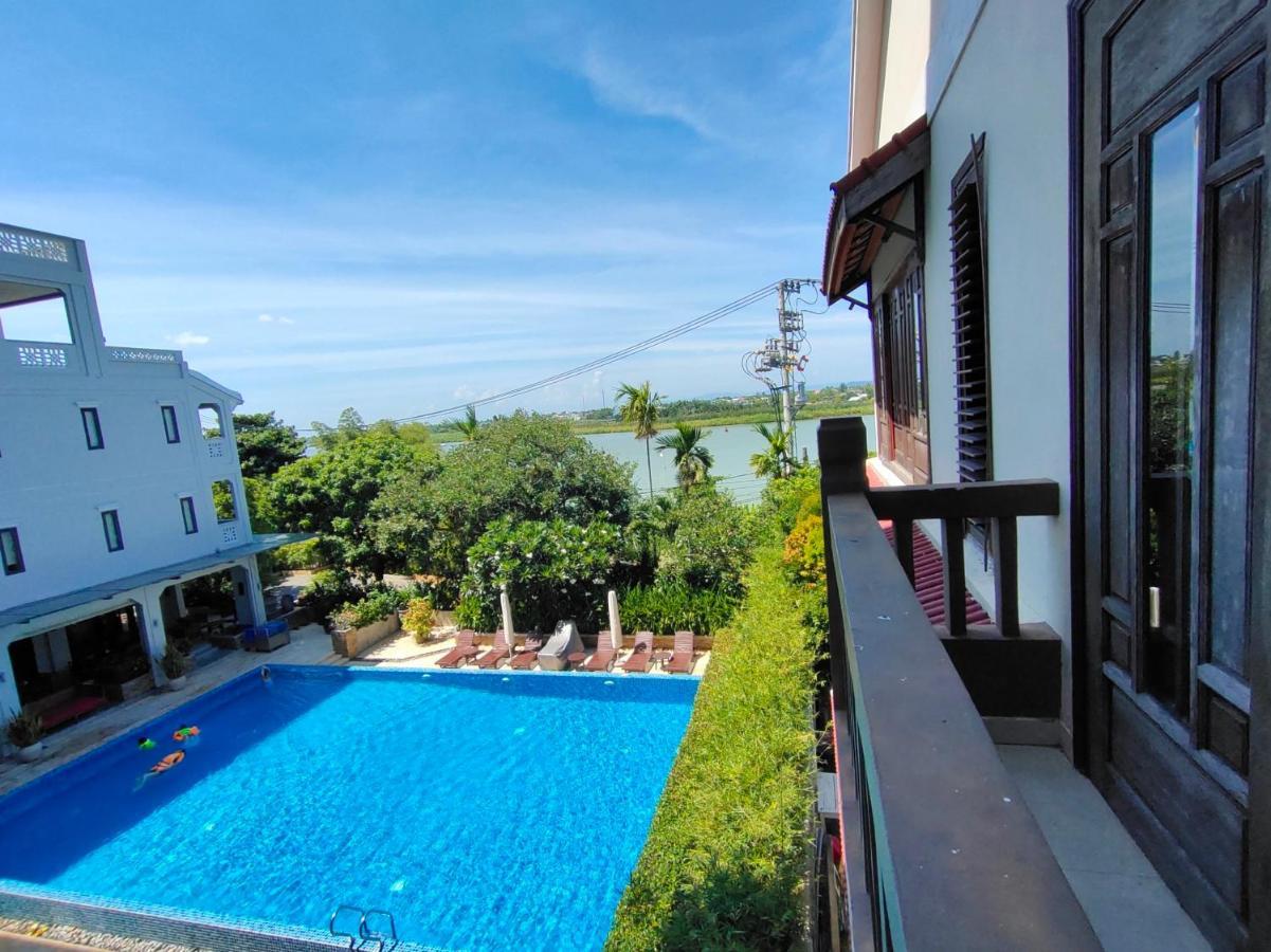 B'lan Riverside Hotel