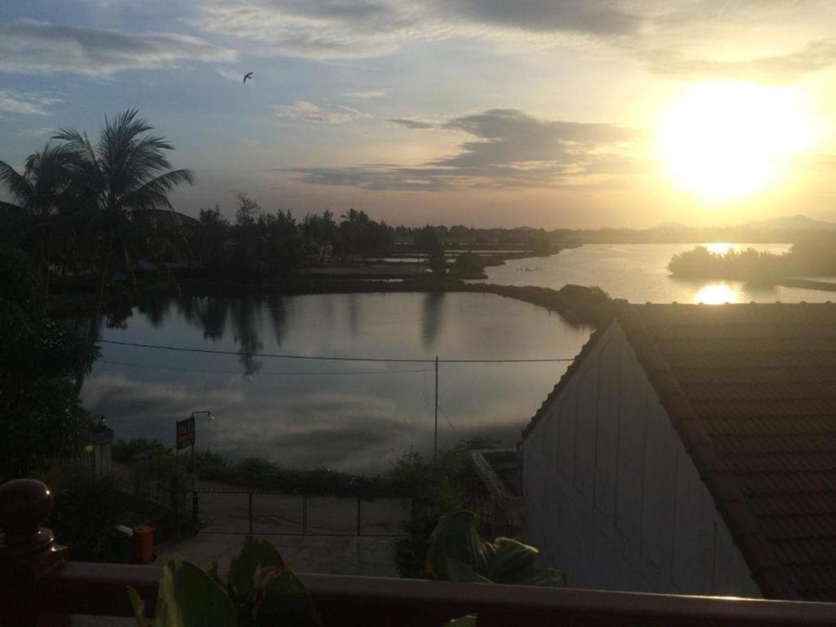 Osaka Riverside & * Hoi An