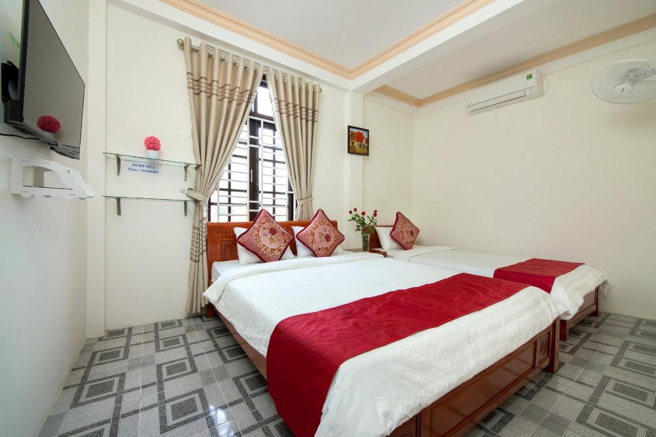 Red Lotus Homestay & *