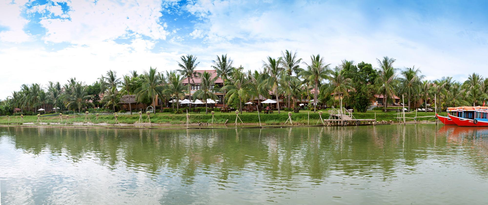 Resort Vinh Hung Riverside & 4*