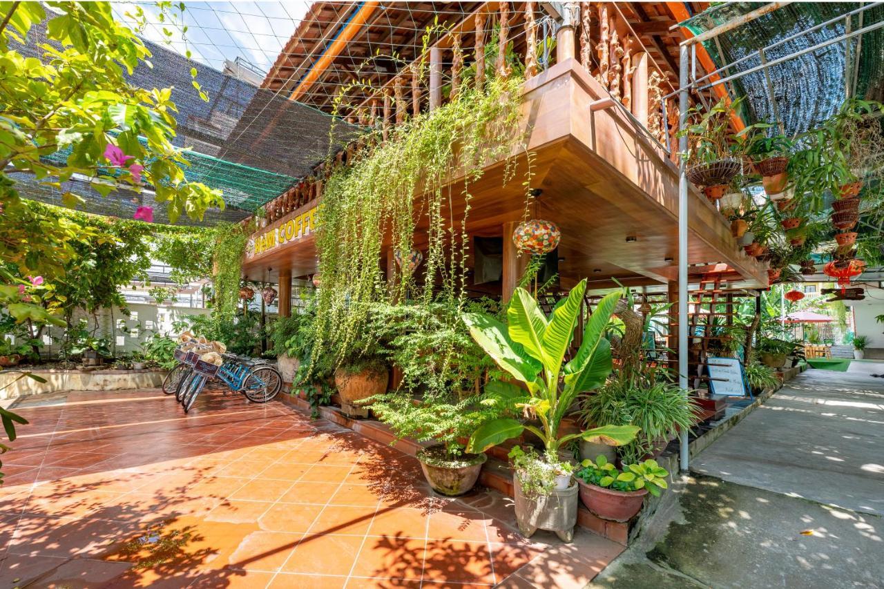 Alley Garden * Hoi An