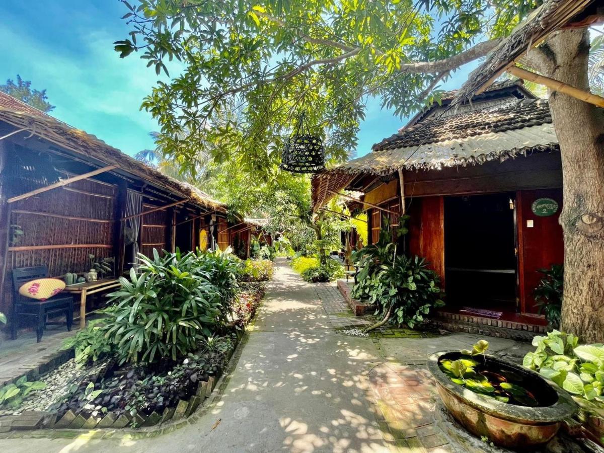 Homestay Under The Coconut Tree