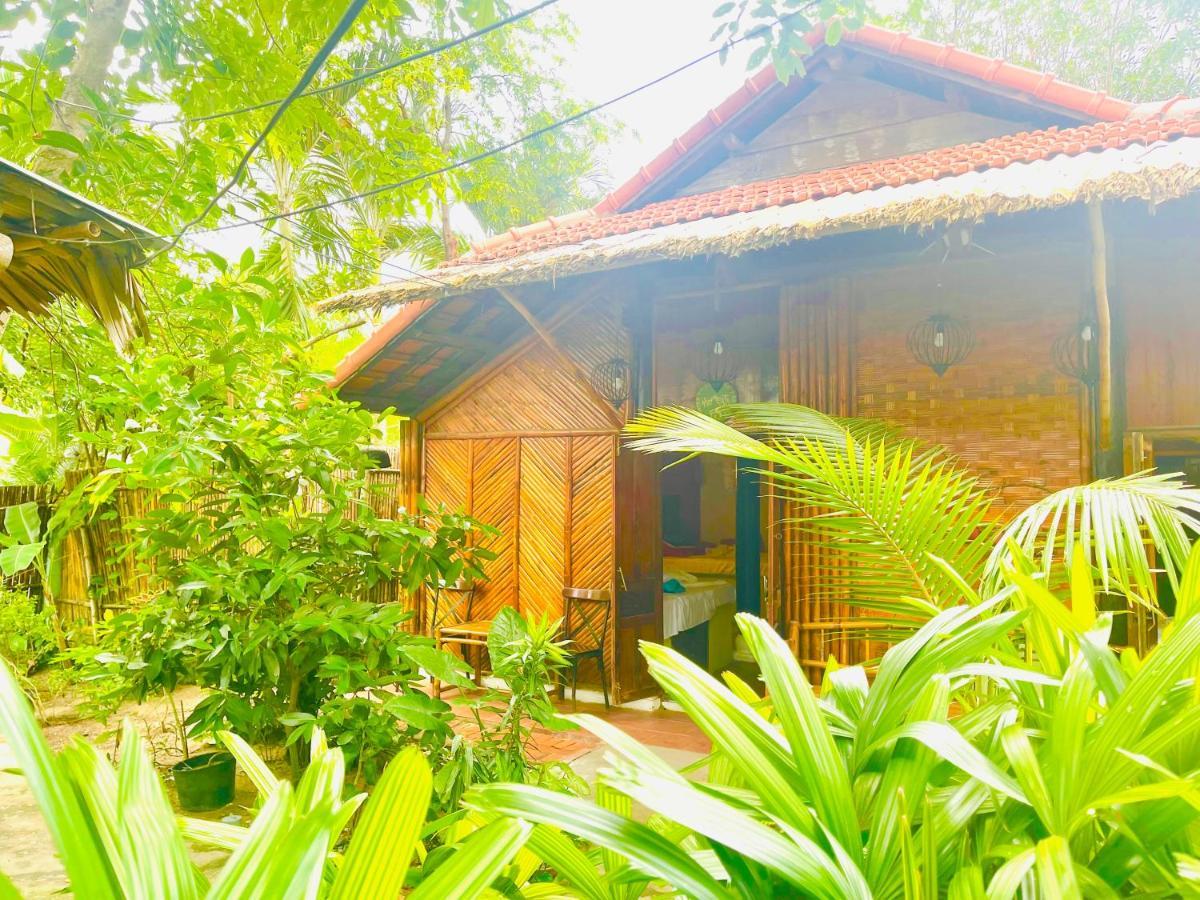 Homestay Under The Coconut Tree