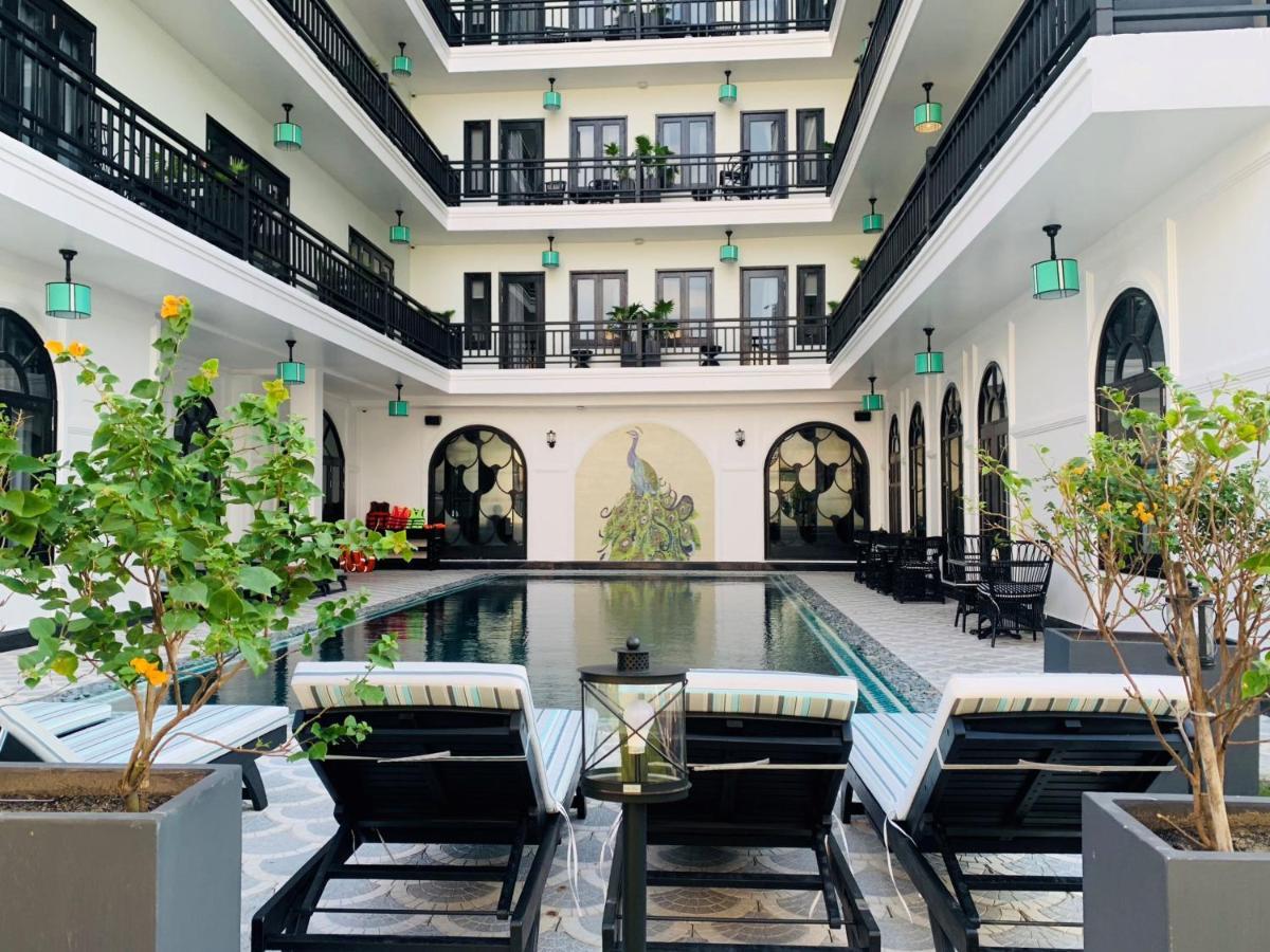 Delicacy & Hotel