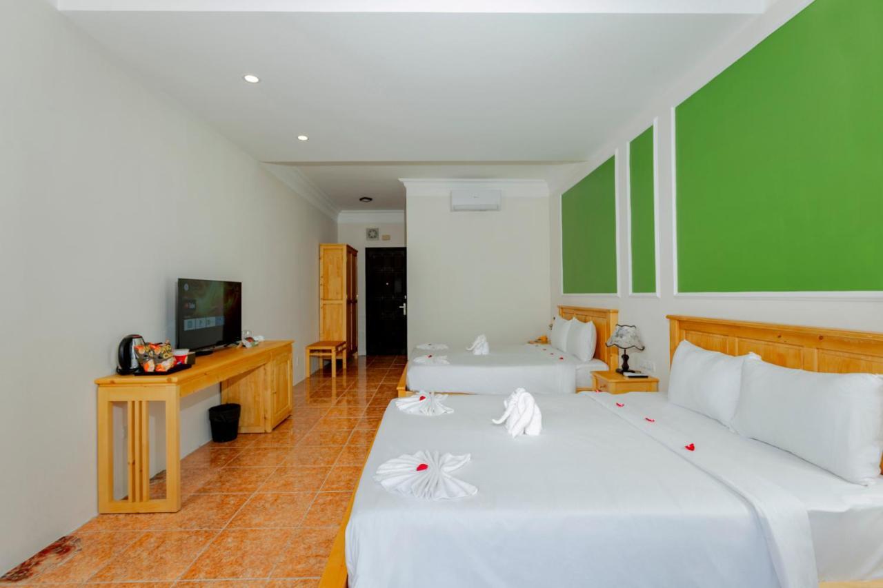 Hotel Sea And 3*