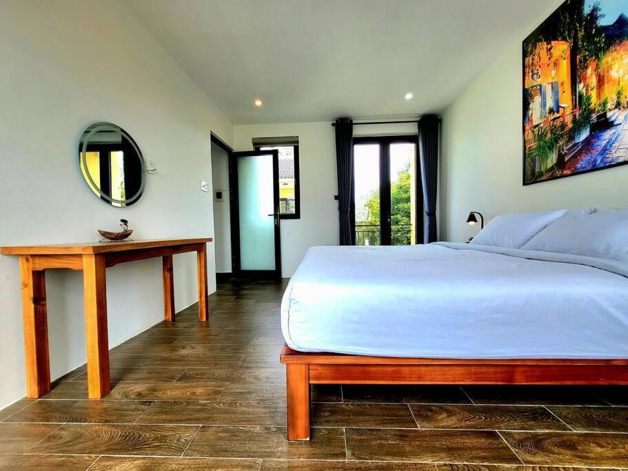 Delightful Romantic 4-br *