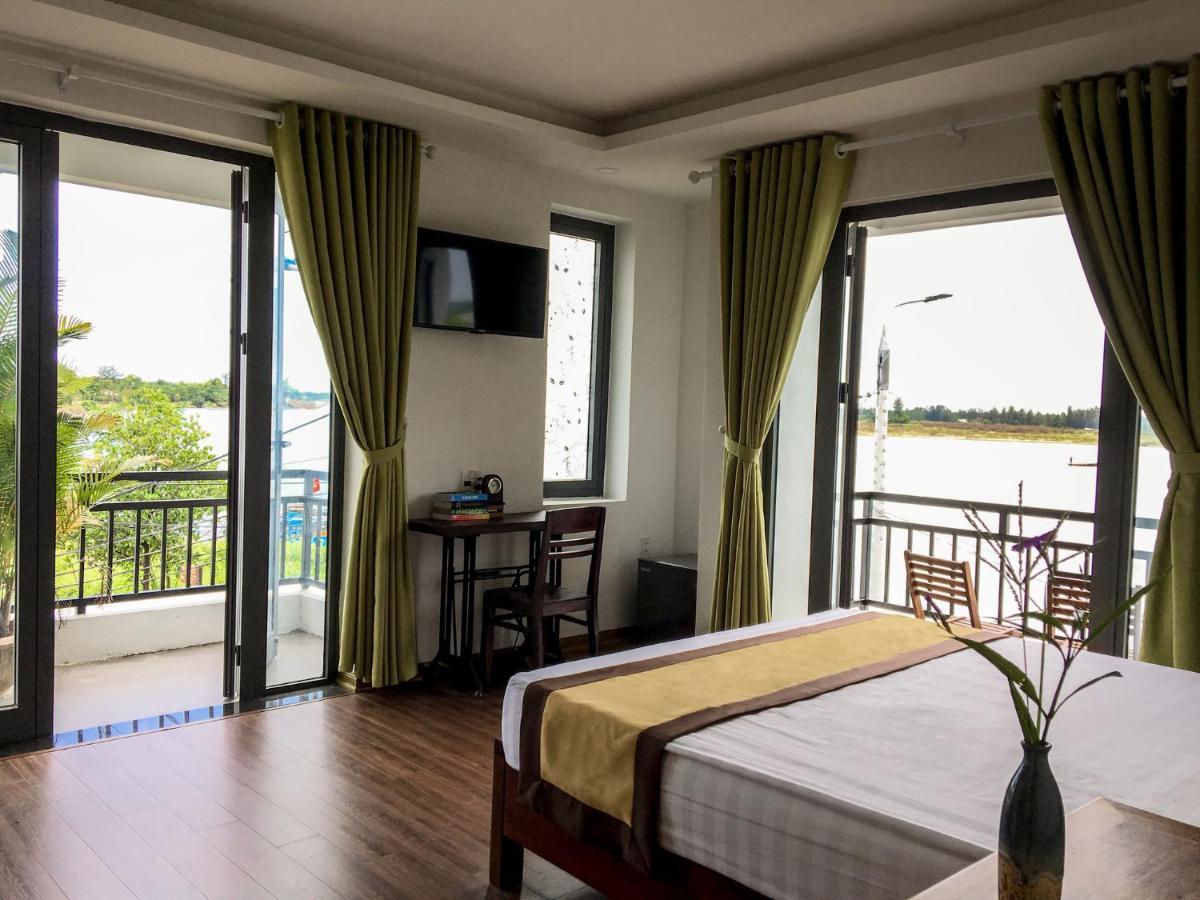 Autumn Bay Retreat Hotel *