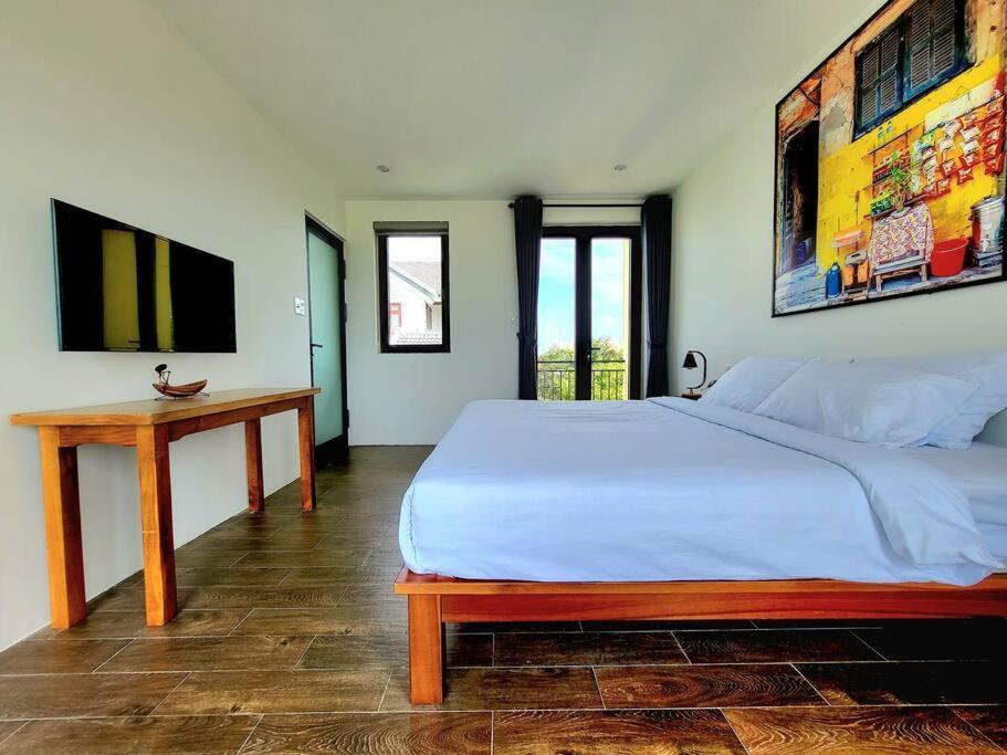 Delightful Romantic 4-br Apartment