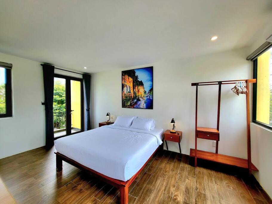 Delightful Romantic 4-br *