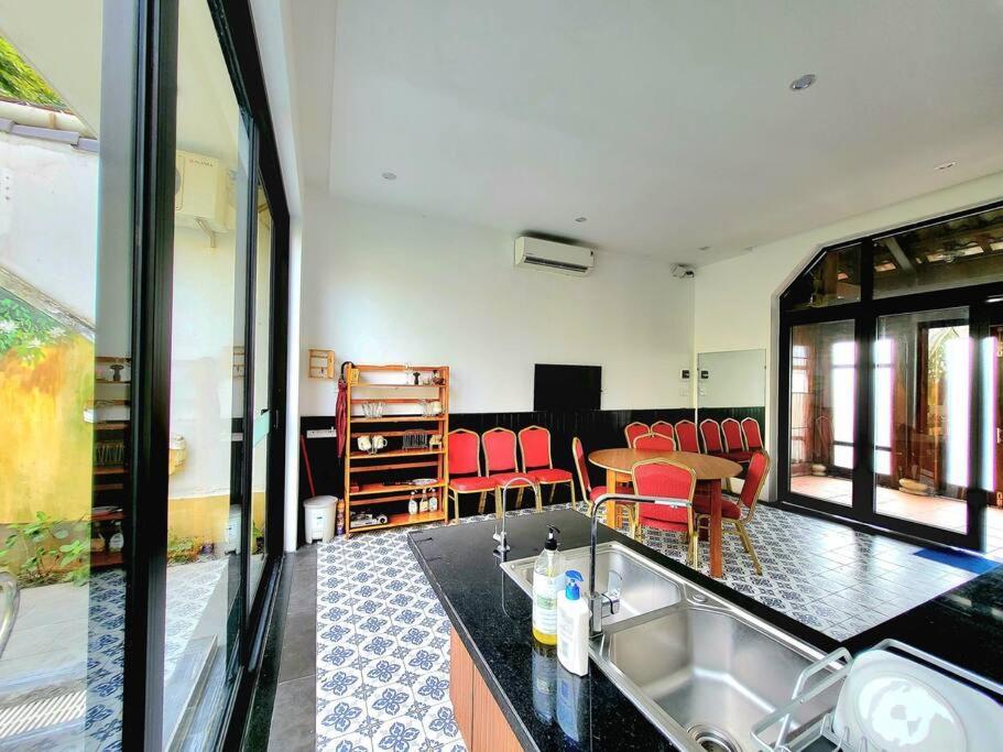 Delightful Romantic 4-br *