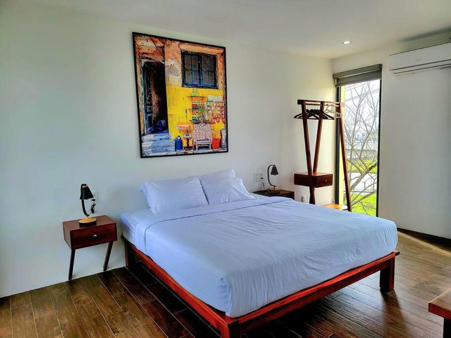 Delightful Romantic 4-br