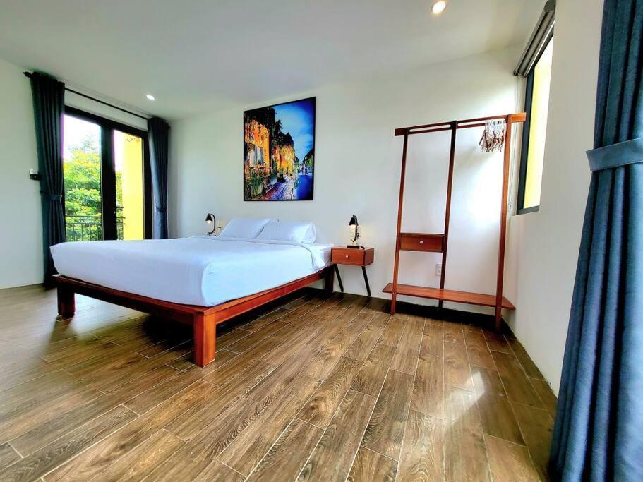 Delightful Romantic 4-br Apartment *