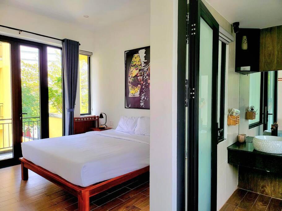 Delightful Romantic 4-br *
