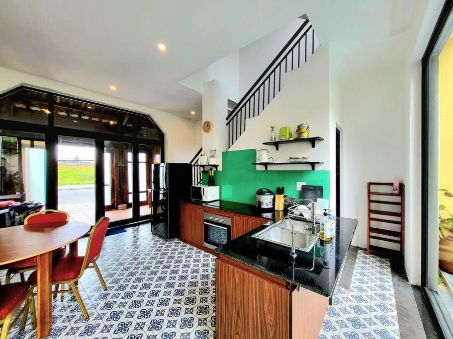 Delightful Romantic 4-br