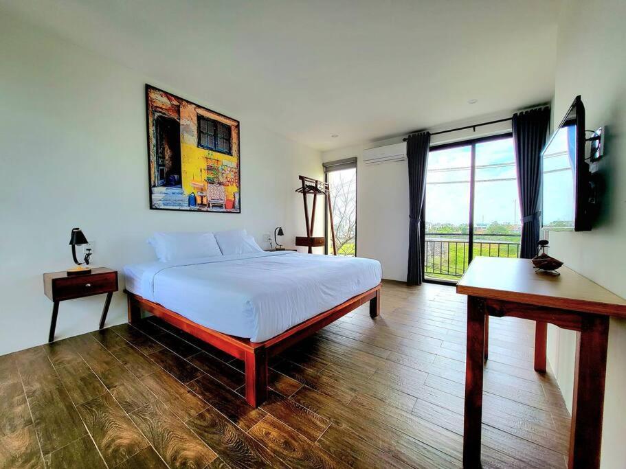 Delightful Romantic 4-br Apartment