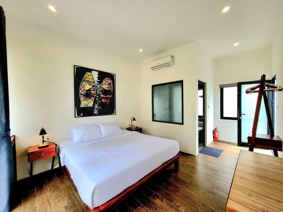 Delightful Romantic 4-br *