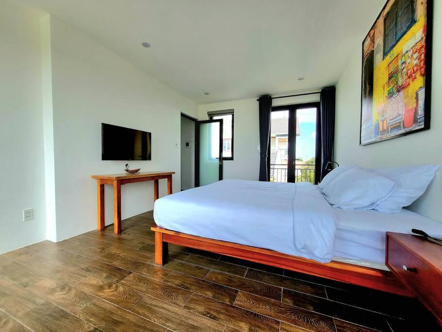 Delightful Romantic 4-br Apartment