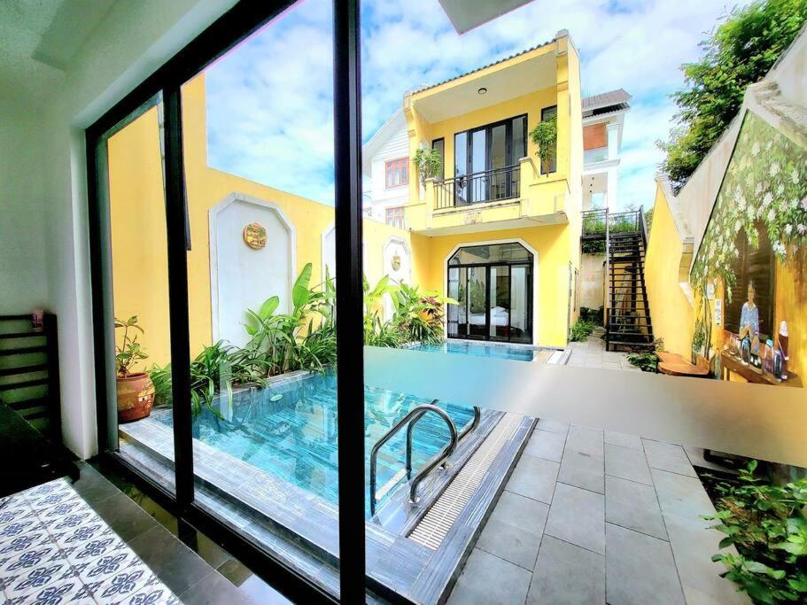 Delightful Romantic 4-br *