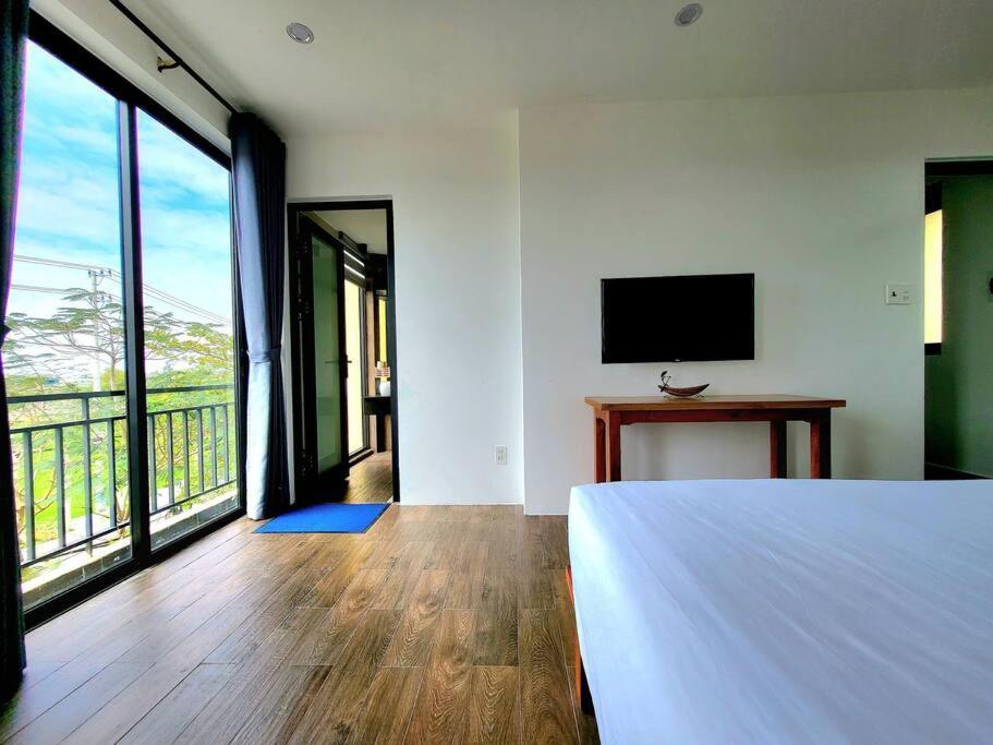 Delightful Romantic 4-br Apartment *