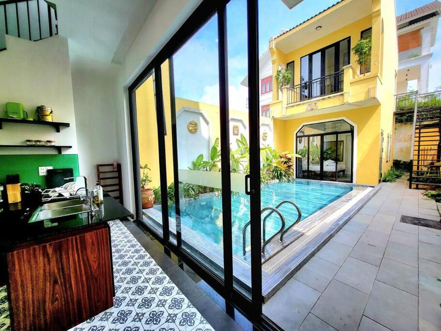 Delightful Romantic 4-br *