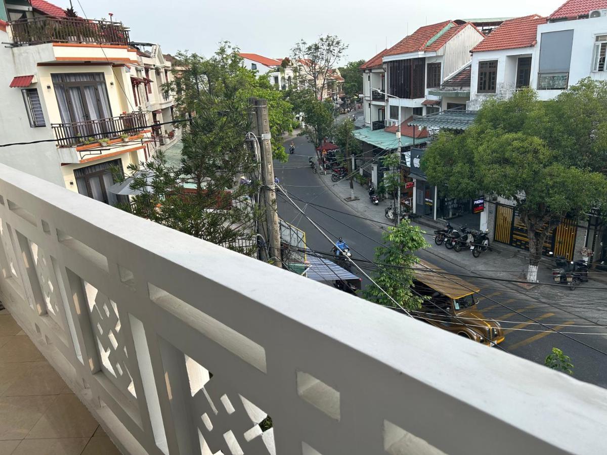 Vang Anh Hoi An