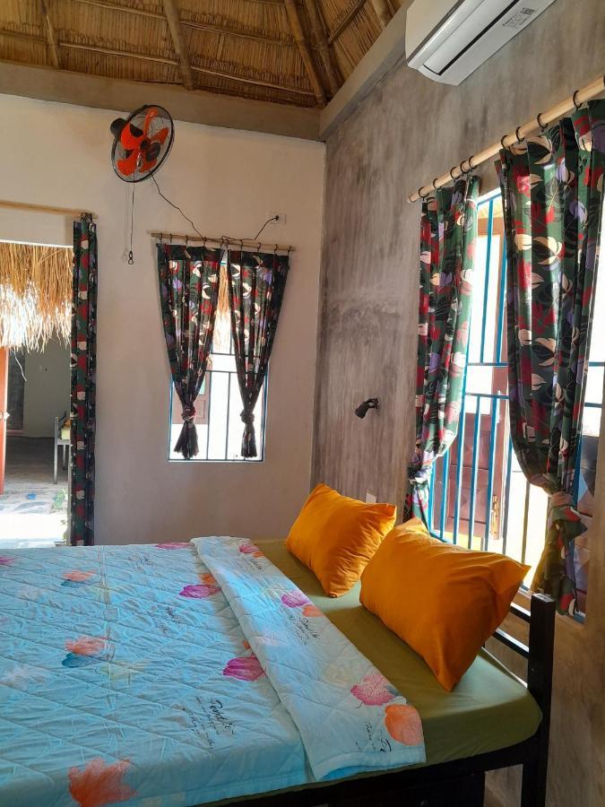 The Seaside And Bar Homestay