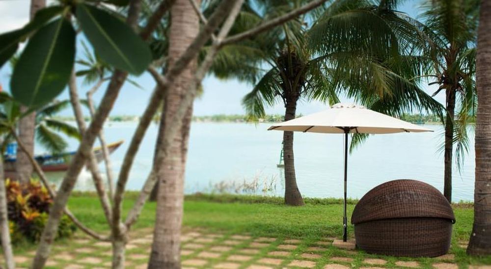 Vinh Hung Riverside & Resort
