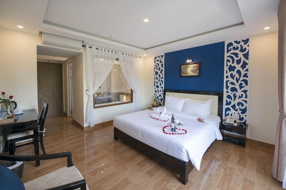 Rose Garden Hotel 3*