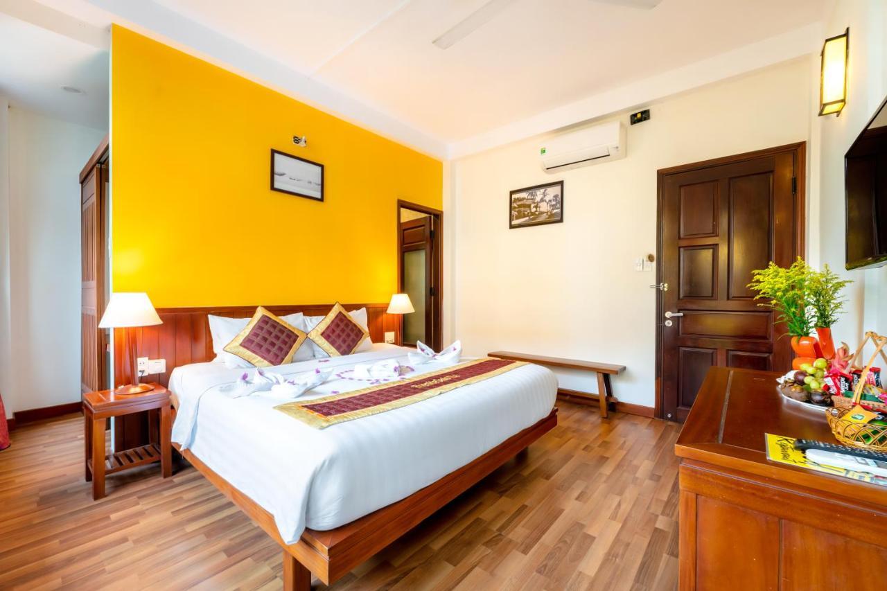 Riverside Oasis Hotel