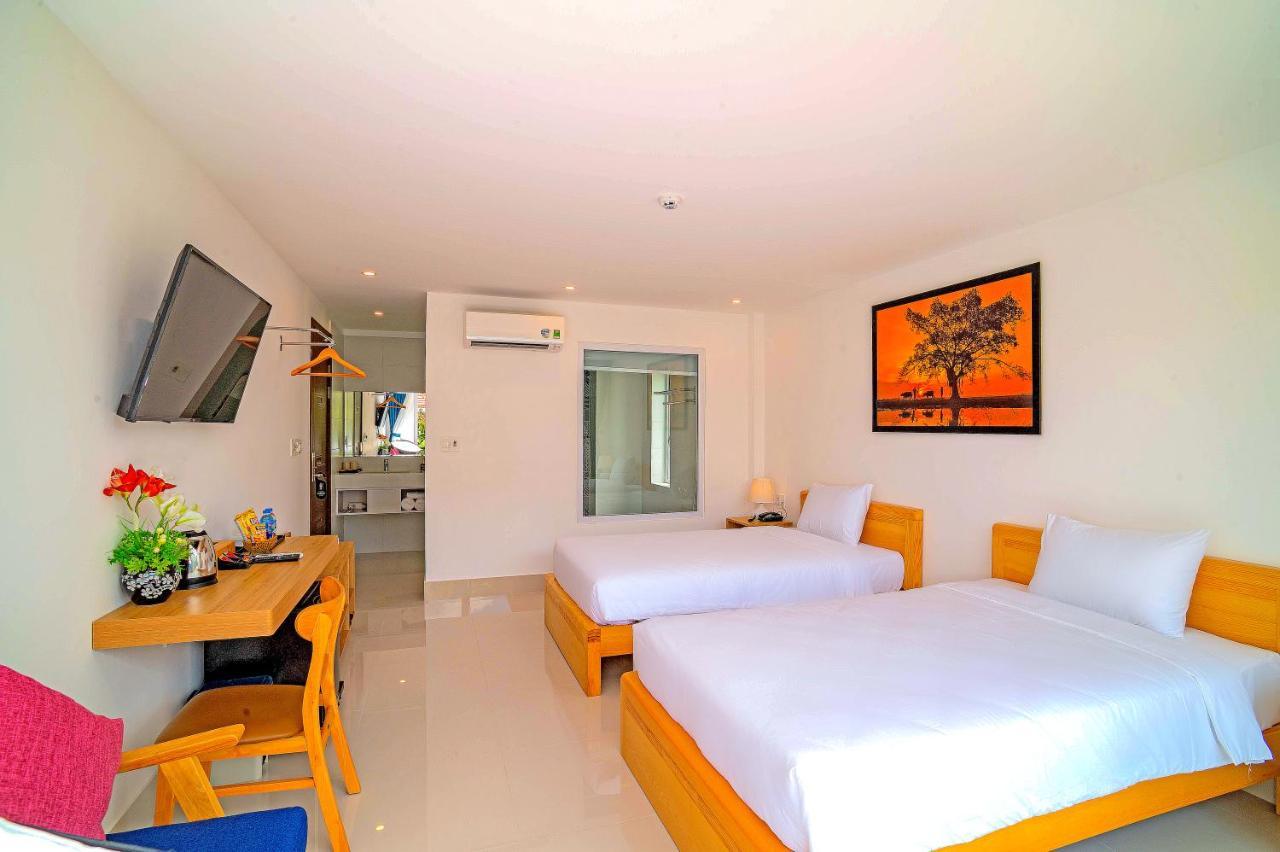 White House 3*