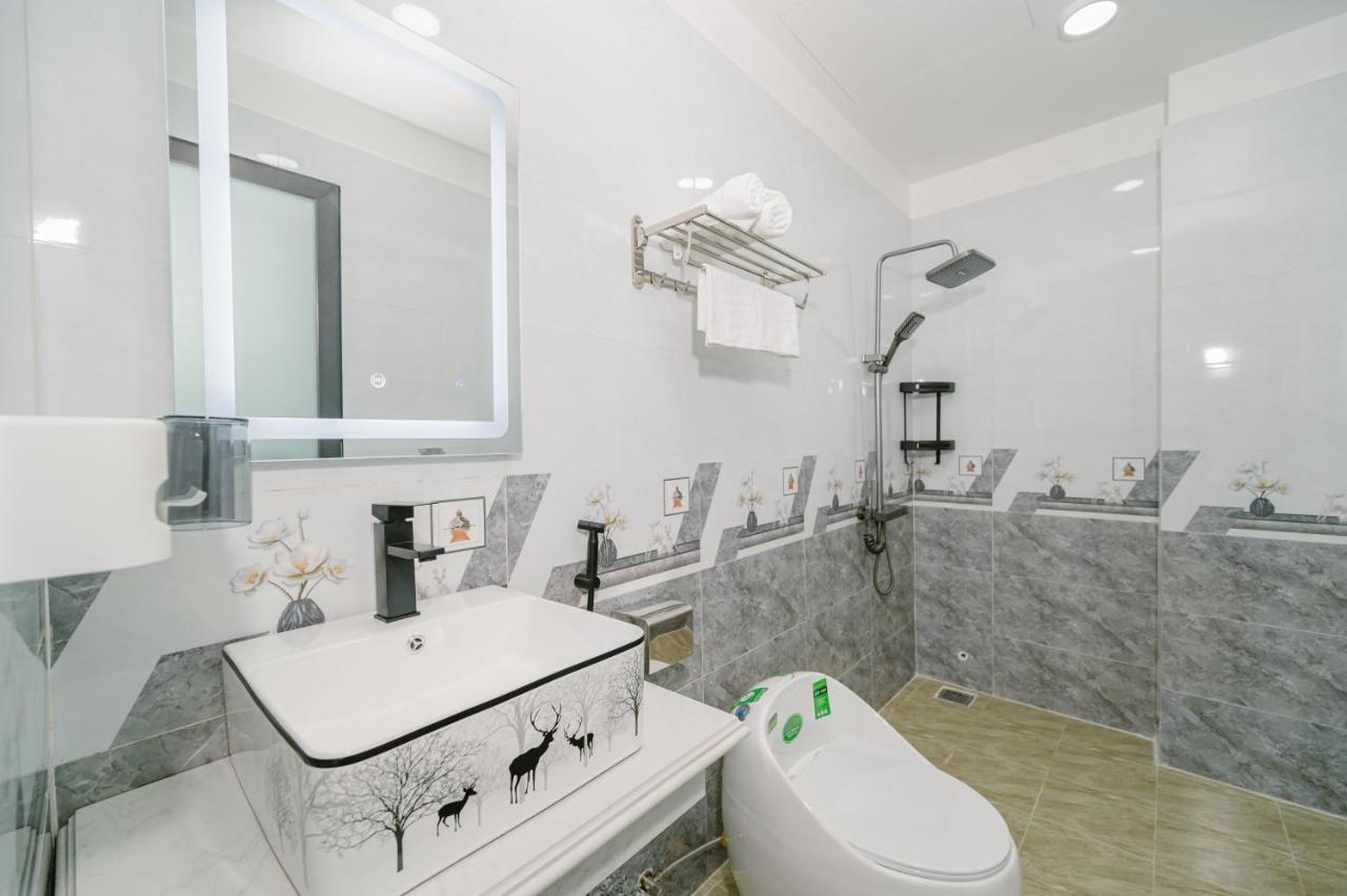 Apartment Moon River House