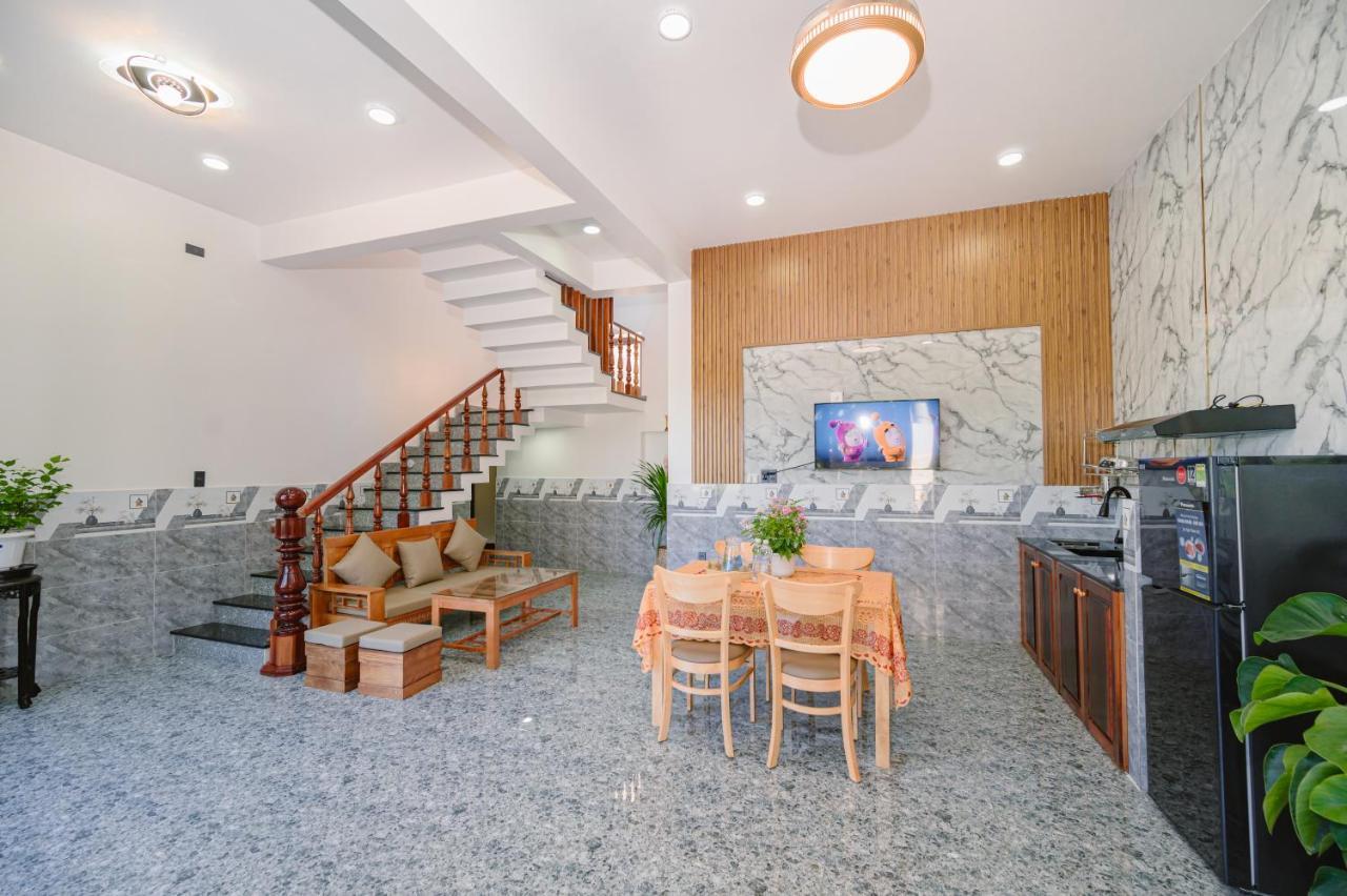 Apartment Moon River House