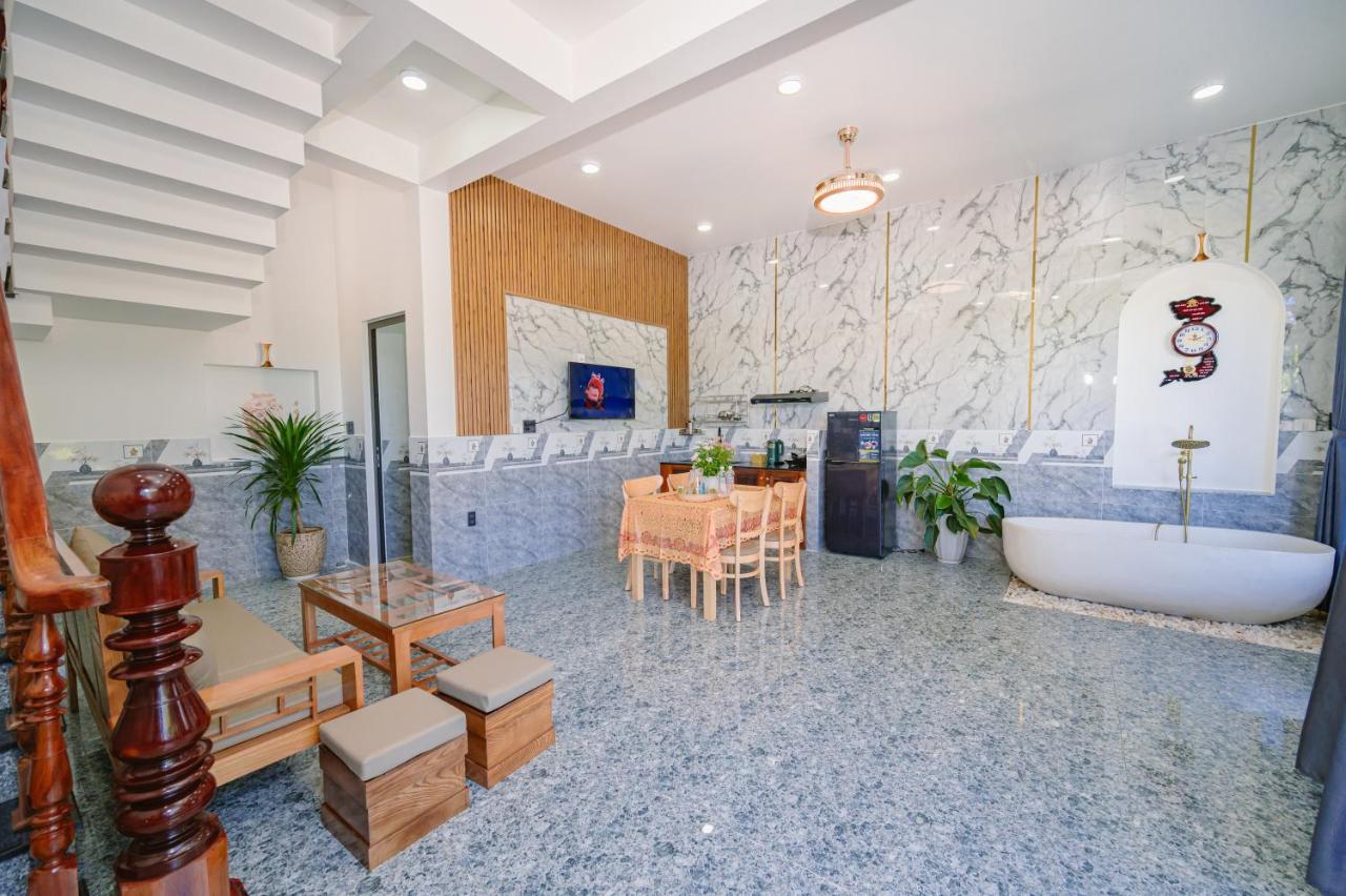 Apartment Moon River House